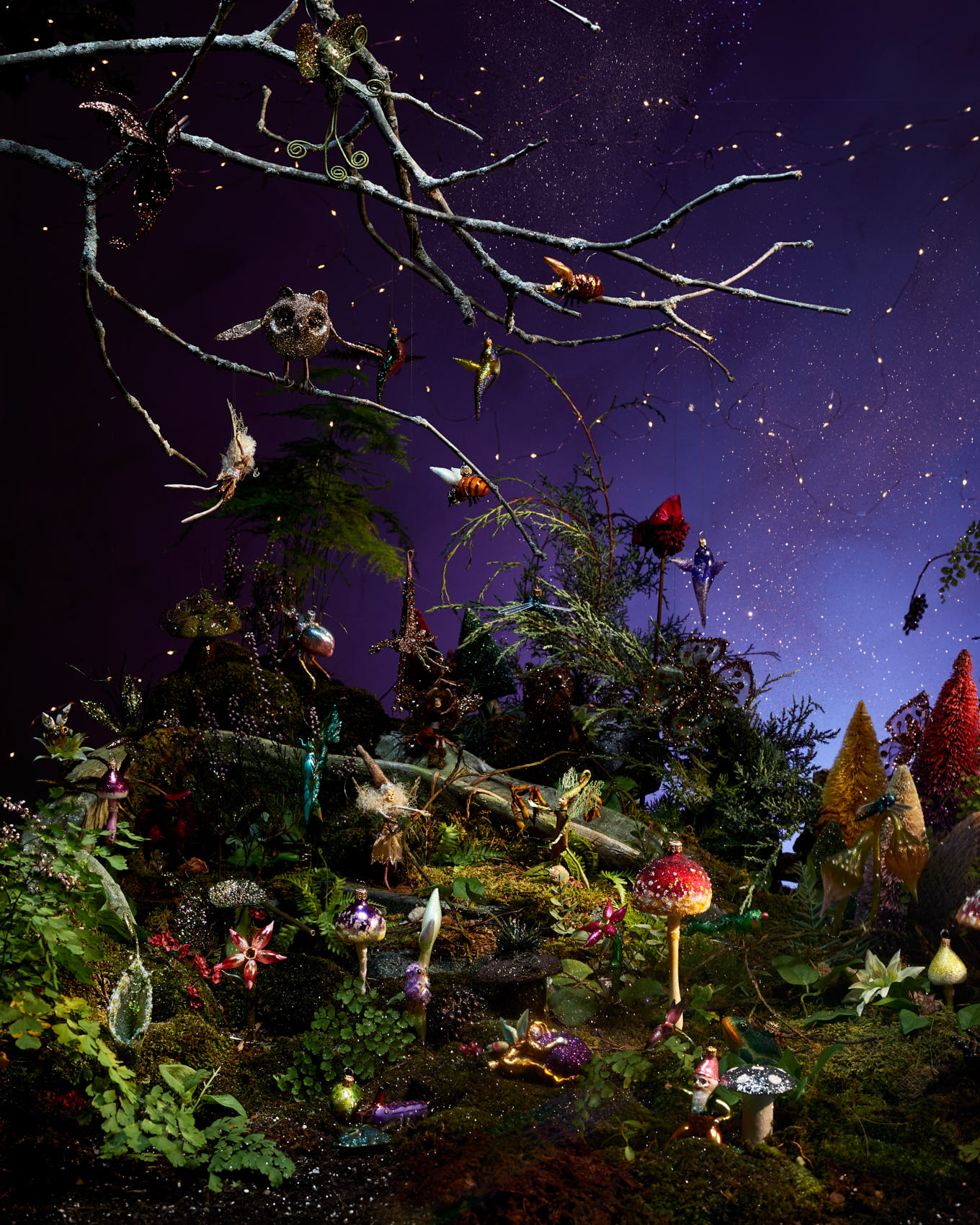 2020_10_12_Mystic-Ornaments-Email-GlitterFalling_COMP_VERT